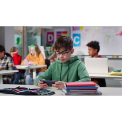 Escolas devem se atentar ao uso prolongado de telas em salas de aula